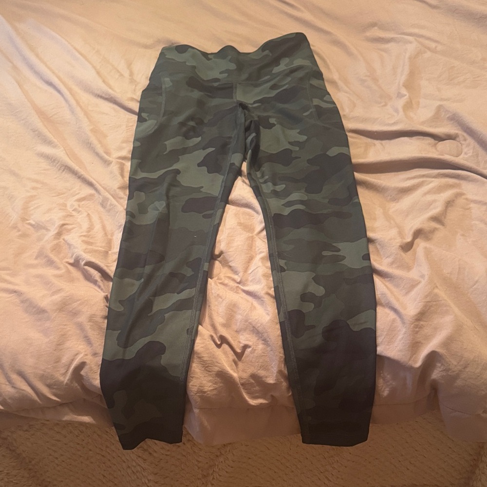 Women’s Old Navy Activewear Powersoft Camouflage Leggings